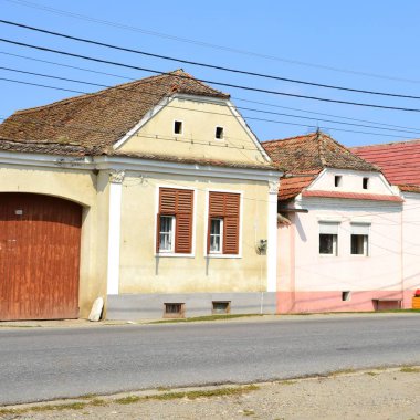 Tipik kırsal manzara ve köylü evlerde köyün Cata, Transilvanya, Romanya. 