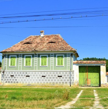 Tipik kırsal manzara ve köylü evlerde Merghindeal - Mergenthal Köyü, 