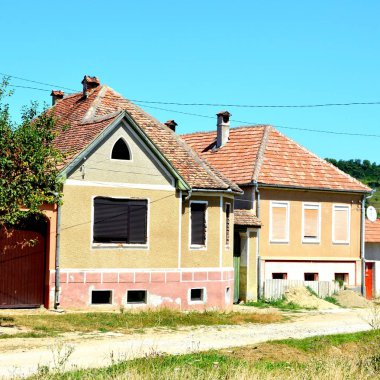 Tipik kırsal manzara ve köylü evlerde Merghindeal - Mergenthal Köyü, 
