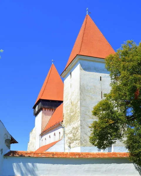 Befestigte mittelalterliche sächsische Kirche im Dorf Mergenthal, Siebenbürgen, Rumänien — Stockfoto