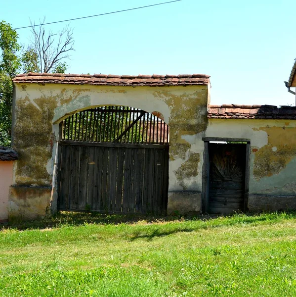 Tipik kırsal manzara ve köylü evlerde Merghindeal - Mergenthal Köyü, 