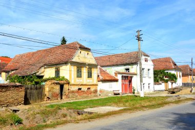 Tipik kırsal manzara ve köylü evlerde Bradeni, Henndorf, Hegendorf, Transilvanya