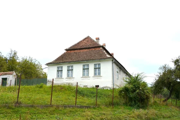 Paisagem rural típica e casas de camponeses em Barcut, Bekokten, Brekolten, Transilvânia, Roménia . — Fotografia de Stock