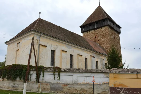 Eglise saxonne médiévale fortifiée dans le village Barcut, Bekokten, Brekolten, Transylvanie, Roumanie — Photo