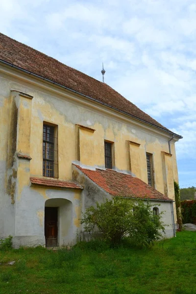 Versterkte middeleeuwse Saksische kerk in het dorp Barcut, Bekokten, Brekolten, Transsylvanië, Roemenië — Stockfoto