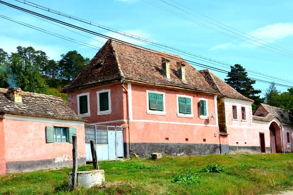 Τυπικό αγροτικό τοπίο και χωρικός σπίτια σε Bradeni, Henndorf, Hegendorf, Τρανσυλβανία — Φωτογραφία Αρχείου