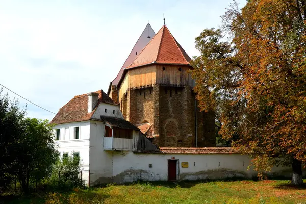 Opevněné středověké Saské kostel v obci Bradeni, Henndorf, Hegendorf, Sedmihradsko, Rumunsko. — Stock fotografie