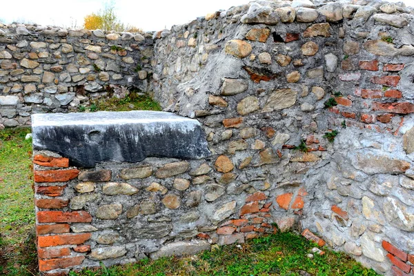 两千年前在罗马尼亚Sarmisegetusa Regia的古罗马要塞被毁 — 图库照片