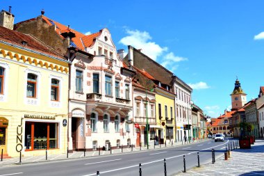 Ölüm zamanı geldi. Romanya 'nın Transilvanya kentinde, ülkenin merkezinde yer alan Brasov kentinin tipik kentsel manzarası