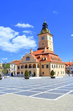 Ölüm zamanı geldi. Romanya 'nın Transilvanya kentinde, ülkenin merkezinde yer alan Brasov kentinin tipik kentsel manzarası
