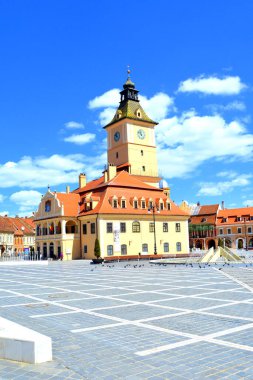 Ölüm zamanı geldi. Romanya 'nın Transilvanya kentinde, ülkenin merkezinde yer alan Brasov kentinin tipik kentsel manzarası