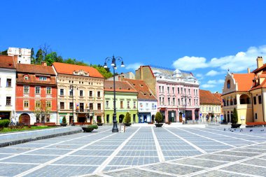 Ölüm zamanı geldi. Romanya 'nın Transilvanya kentinde, ülkenin merkezinde yer alan Brasov kentinin tipik kentsel manzarası