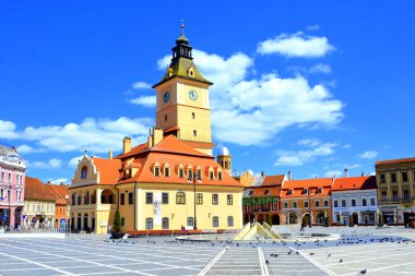 Ölüm zamanı geldi. Romanya 'nın Transilvanya kentinde, ülkenin merkezinde yer alan Brasov kentinin tipik kentsel manzarası