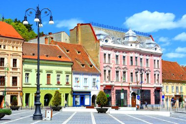 Ölüm zamanı geldi. Romanya 'nın Transilvanya kentinde, ülkenin merkezinde yer alan Brasov kentinin tipik kentsel manzarası