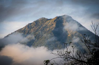 Bulutlar ile Guatemala yanardağ