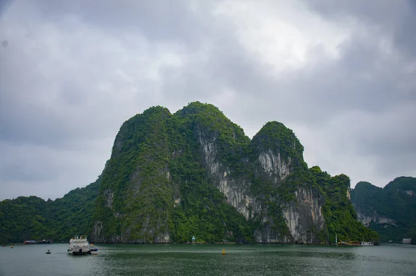 Rock Long Bay Vietnam — Foto de Stock