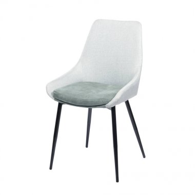 Beyaz arkaplanda izole edilmiş sandalye