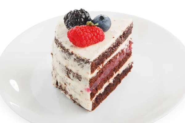 Pedazo de pastel con frambuesas arándanos —  Fotos de Stock