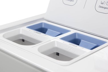 Açık kapı ile çamaşır makinesi