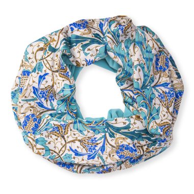 Beyaz arka plan üzerinde eşarp üstten görünüm izole eşarp