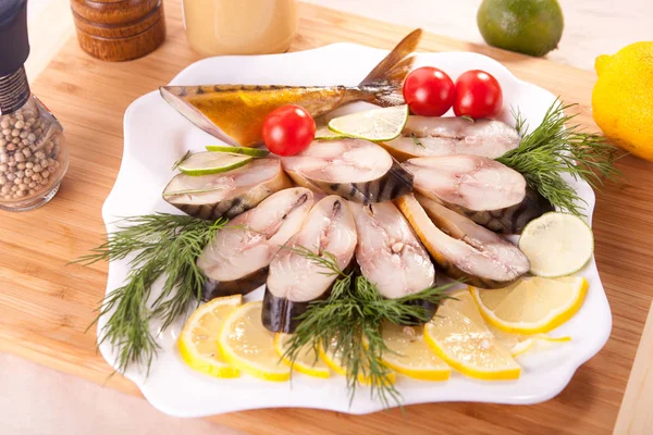 Salade de poisson - saumon et légumes grillés — Photo