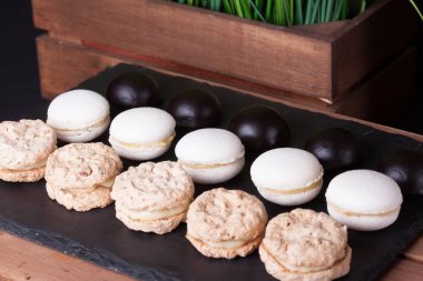 Büfe yemek servisi, masada..