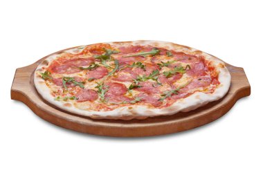 sebze, tavuk ve zeytin üzerinde beyaz izole lezzetli pizza