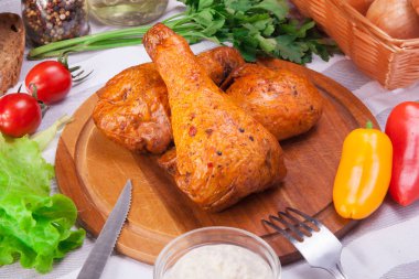 Et ve sosis taze ve hazır et ayarla. Sığır eti, domuz eti, tuzlanmış domuz yağı ve sosis ve salam sosis.