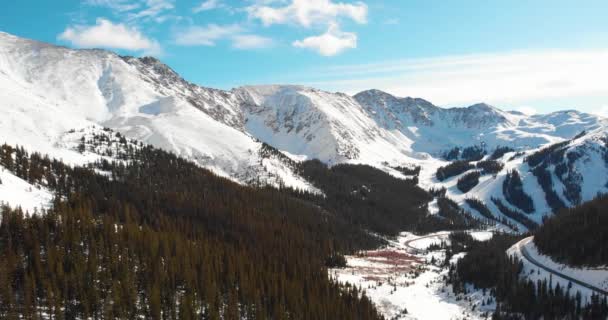 Drone Pans Beautiful Snow Covered Mountains Loveland Pass Area Colorado — Stock Video