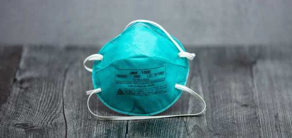 Houston Maj 2020 Närbild Isolerad Turkos N95 Skyddande Respirator Ansiktsmask Stockbild