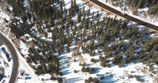 Úžasný Letecký Pohled Klikaté Silnice Nalezené Oblasti Průsmyku Loveland Pass — Stock video