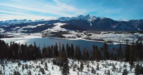 Una Splendida Vista Aerea Del Dillon Reservoir Colorado Preso Vicino — Video Stock