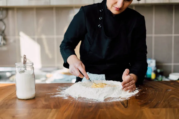 Chef Making Fresh Pasta Kitchen — Stock Photo, Image