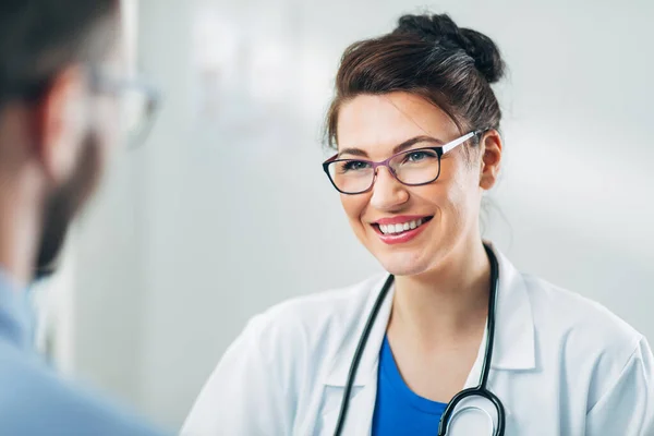 Médecin Patient Assis Dans Bureau Médecin — Photo