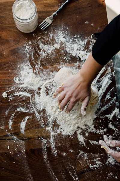 Female Chef Kneading Dough Kitchen — Stock Photo, Image