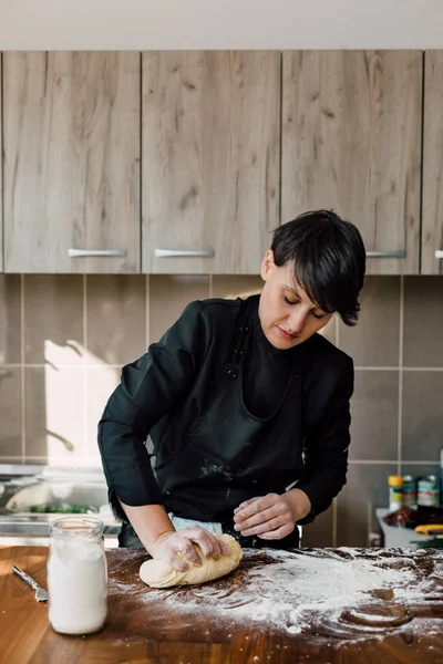 Female Chef Kneading Dough Kitchen — Stock Photo, Image