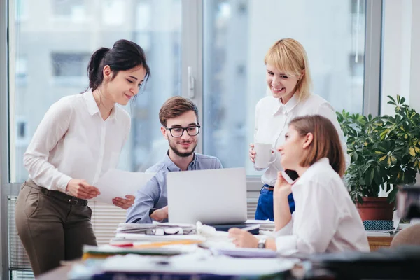 Equipo Arquitectos Que Trabajan Oficina — Foto de Stock