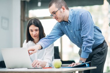 Patron ofiste izleme işi