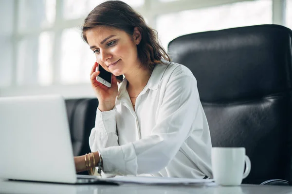 Young Woman Working Office — Stock Photo, Image