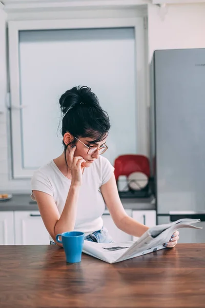 Beautiful Young Woman Reading Newspaper Kitchen — Stock Photo, Image