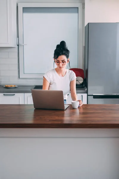 Beautiful Young Girl Checking Email Laptop — Stock Photo, Image