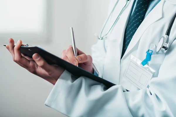 Doktor 'un Erkek Eli' nin hastanede yazdığı reçetenin ayrıntıları.
