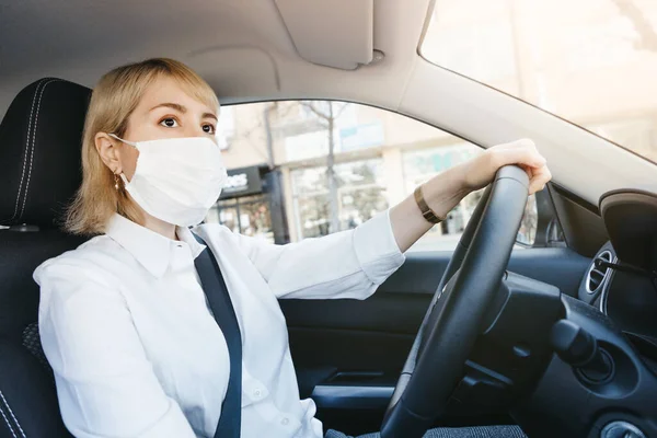 Young Woman Wearing Protective Face Mask While Driving Car Protection — Stock Photo, Image