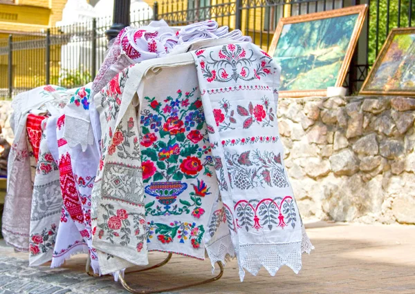 Andriivsky iniş, Kiev, el yapımı Ukrayna nakışı havlu,