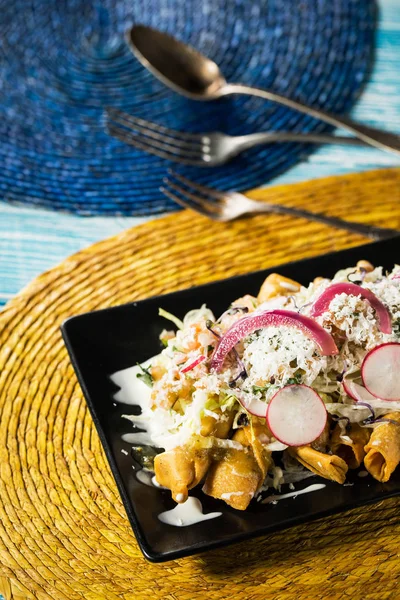 Deliciosas Flautas Mexicanas Estilo Coyoacán Auténtica Comida Meixca —  Fotos de Stock