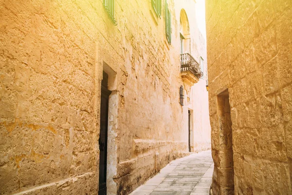在马耳他岛姆迪纳的中世纪街道观 — 图库照片