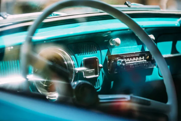 Вид Руль Внутри Старинного Американского Винтажного Автомобиля — стоковое фото