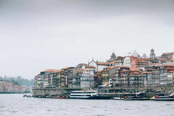 Widok Panoramę Rzeki Douro Pochmurny Dzień — Zdjęcie stockowe