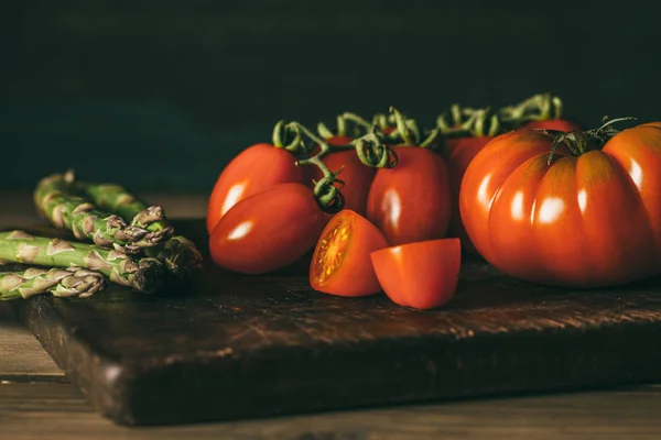 Rafe Delicioso Tomates Cereja Uma Mesa Madeira — Fotografia de Stock