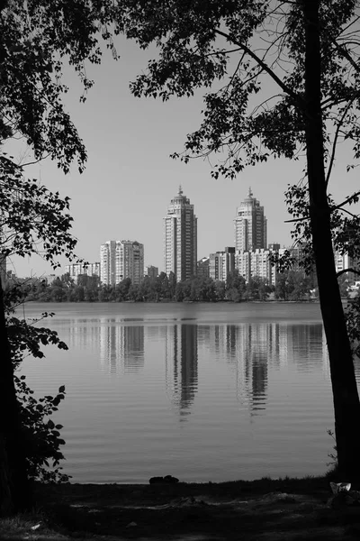 La ciudad y su sombra —  Fotos de Stock